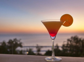 Kuta One Party Hotel