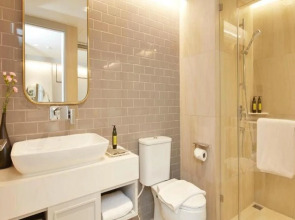 The Quarter Ploenchit by UHG