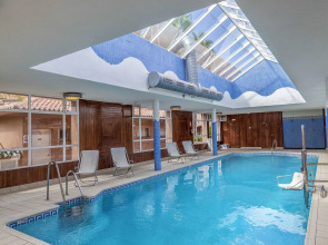 Отель Los Amigos Beach Club