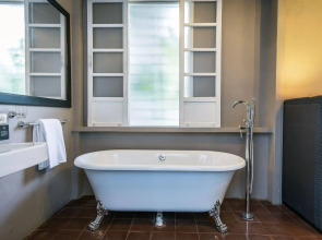 The Henry Hotel Manila