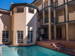 Airport Inn and Suites