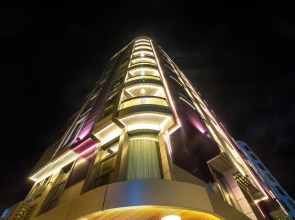 Отель Samann Grand