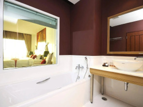 The StandardX Bangkok Phra Arthit