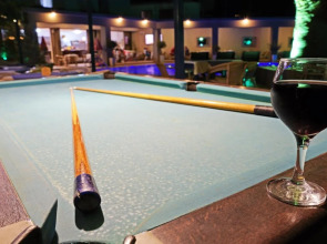 Hillside Studios & Apartments