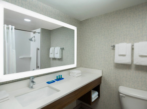 Holiday Inn Express Nashville Downtown - Broadway by IHG