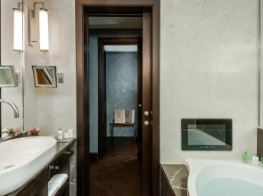 Royal Savoy Hotel & Spa