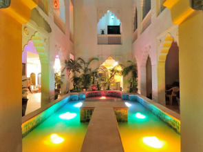 Jyoti Mahal A Royal Heritage Hotel - 5 Mins from New Delhi Railway station & 2Mins From Metro