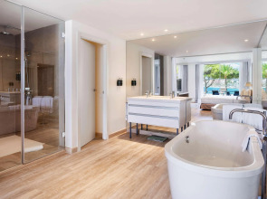 Отель Melia Calviá Beach