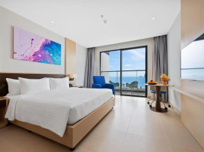 Курортный отель The Empyrean Cam Ranh Beach Resort