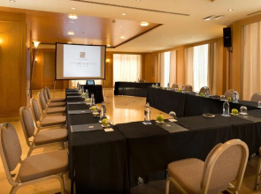 Отель Sevilla Center