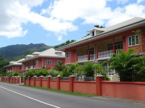 Reef Holiday Apartments