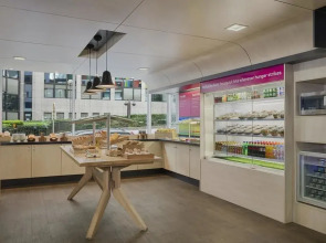 Отель Aloft Brussels Schuman