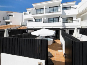 FERGUS Style Bahamas