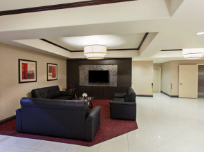 Holiday Inn Express & Suites Hollywood Walk Of Fame