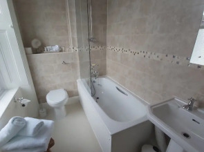 Llys Aeron Guest House