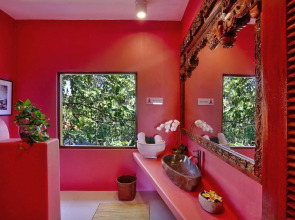 PinkCoco Uluwatu - Constant Surprises & for Cool Adults Only