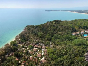 Hotel and Beach Bungalow at Lanta Resort