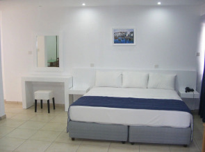 Sun Hall Beach Hotel Apts.