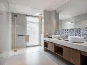 Ramada Plaza by Wyndham Chao Fah