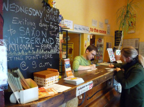 Lollis Homestay - Hostel