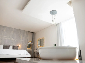 Be Playa Hotel Boutique & Rooftop Bar