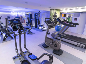 Suites Plaza Hotel & Wellness