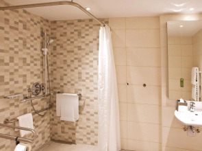 Hampton by Hilton Berlin City East Side Gallery