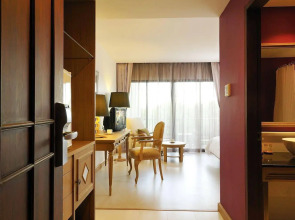 The StandardX Bangkok Phra Arthit