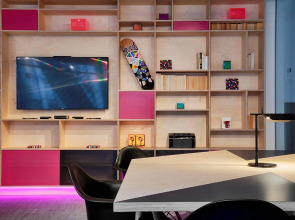 Отель Aloft Brussels Schuman