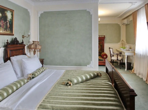 Queen's Astoria Design Hotel