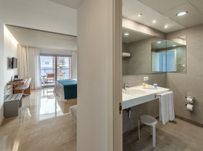 Belroy Hotel and Apartments