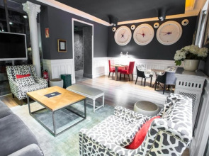 Petit Palace Lealtad Plaza