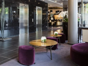 AC Porte Maillot Hotel