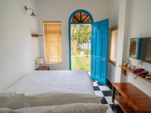 Vida Loca Resort & Sunset Beach