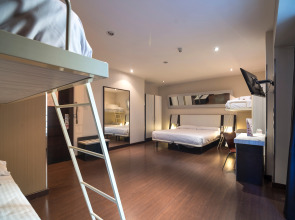 Отель Petit Palace Triball