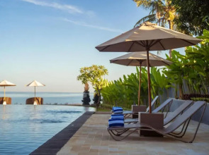 Lovina Beach Club & Resort