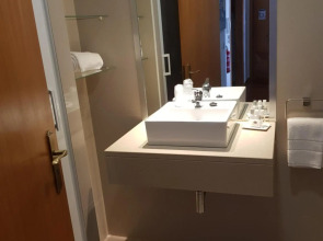 Travellers Pearl by Story Tellers