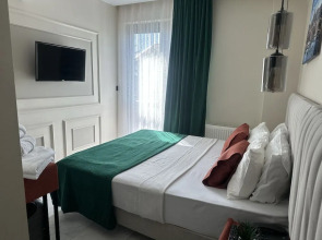 D Twins Airport Hotel