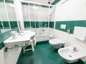 West Point Airport Hotel