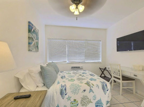 Sea Beach Plaza - Near Jungle Queen Riverboat