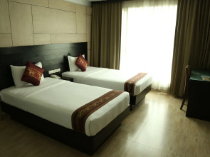 Boss Suites Nana Hotel