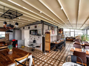 BGuest Hotel & Residence