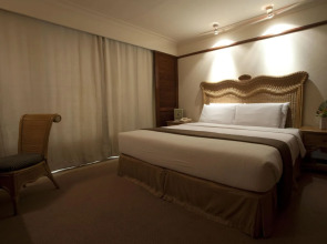 Waterfront Airport Hotel & Casino