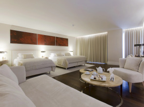 Charisma De Luxe Hotel