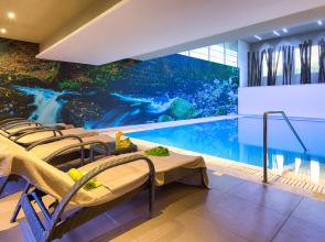 Отель The Views Oasis - Family Friendly