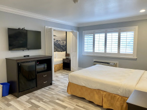 Aura Inn Monterey