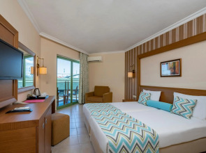 İz Flower Side Beach Hotel