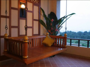 Pavilion Queen's Bay