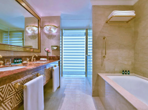 Sheraton Grand Doha Resort & Convention Hotel