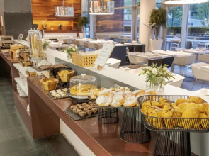 Отель ILUNION Atrium